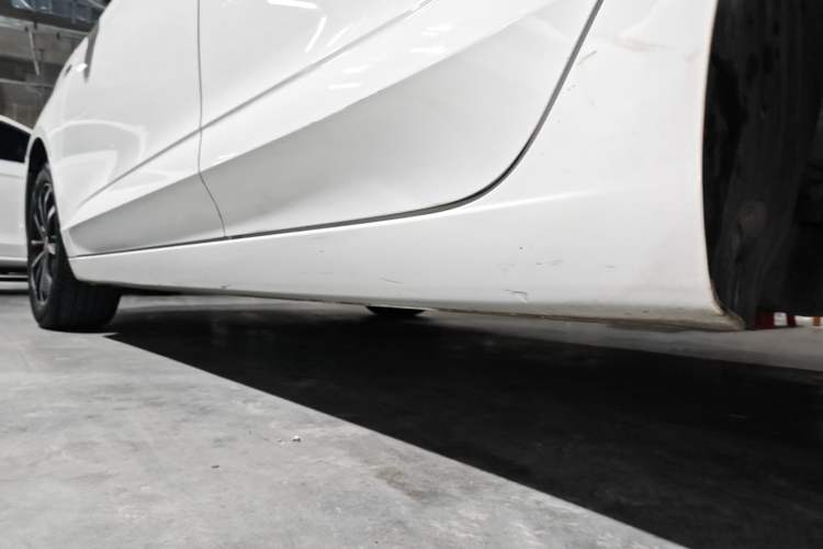 Used Roewe i5 2020 1.5L Automatic 4G Connect Luxury Flagship Edition Left Side Sill