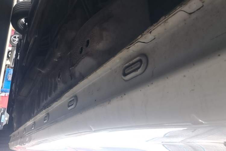 Used Roewe i5 2020 1.5L Automatic 4G Connected Linghao Edition Left Side Sill