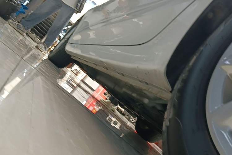 Used Roewe i5 2020 1.5L Automatic 4G Connected Linghao Edition Left Side Sill