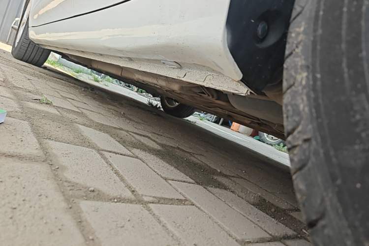 Used Roewe i5 2020 1.5L Manual 4G Connect Luxury Edition Left Side Sill