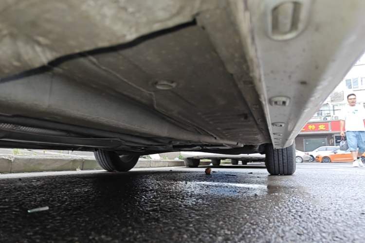 Used Roewe i5 2020 1.5L Automatic 4G Connect Luxury Flagship Edition Left Side Sill