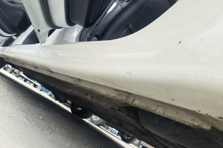 Used Roewe i5 2020 1.5L Automatic 4G Connect Luxury Flagship Edition Left Side Sill