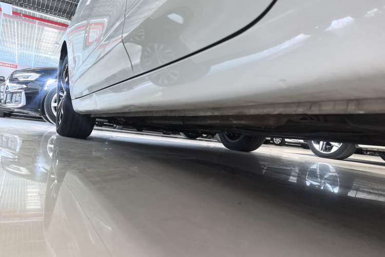 Used Roewe i5 2020 1.5L Manual 4G Connect Leehao Flagship Edition Left Side Sill
