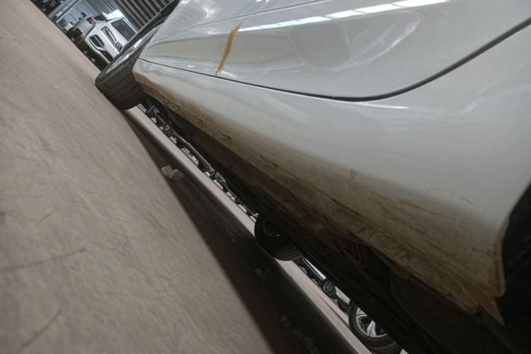 Used Roewe i5 2020 1.5L Manual 4G Connect Luxury Edition Left Side Sill