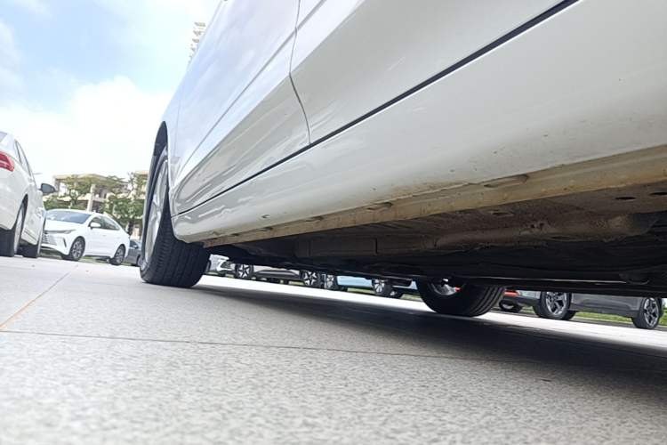 Used Roewe i5 2020 1.5L Automatic 4G Connected Linghao Edition Left Side Sill