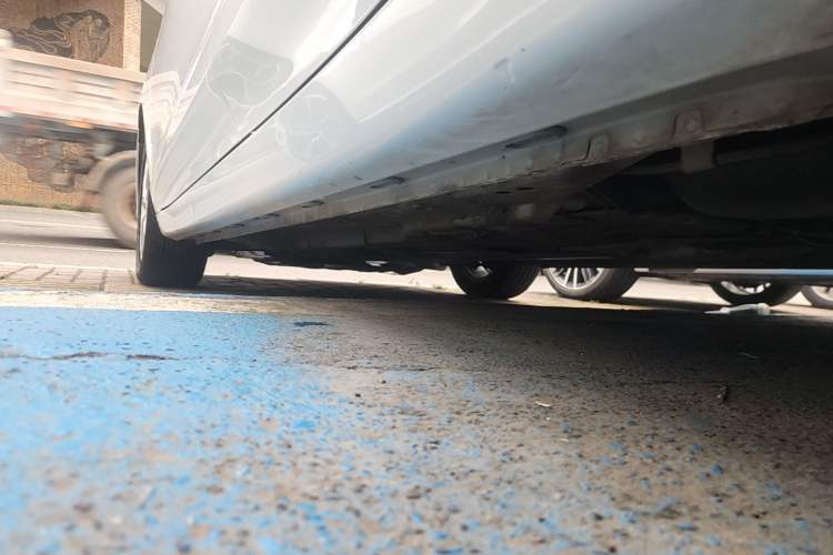 Used Roewe i5 2020 1.5L Manual 4G Connect Luxury Edition Left Side Sill