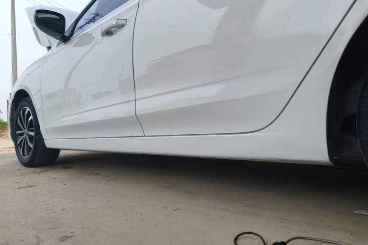 Used Roewe i5 2020 1.5L Manual 4G Connect Leehao Flagship Edition Left Side Sill
