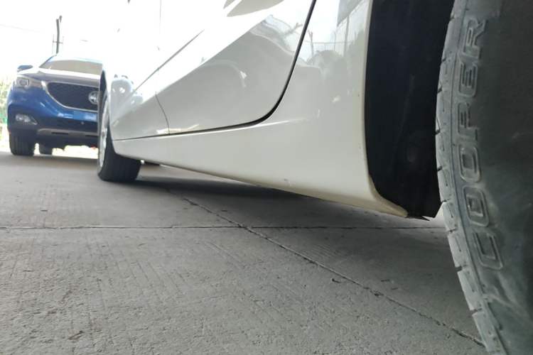 Used Roewe i5 2020 1.5L Automatic 4G Connected Linghao Edition Left Side Sill