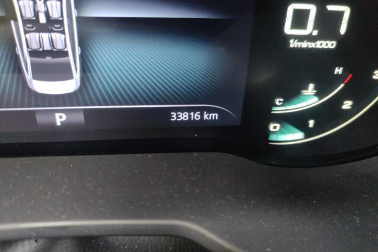 Used Roewe i5 2020 1.5L Automatic 4G Connect Luxury Flagship Edition Odometer Close Up