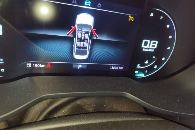 Used Roewe i5 2020 1.5L Automatic 4G Connect Luxury Flagship Edition Odometer Close Up