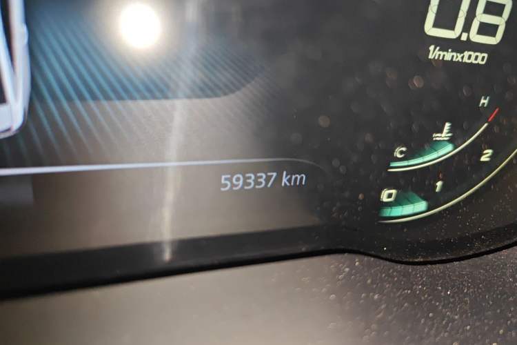 Used Roewe i5 2020 1.5L Automatic 4G Connect Luxury Flagship Edition Odometer Close Up