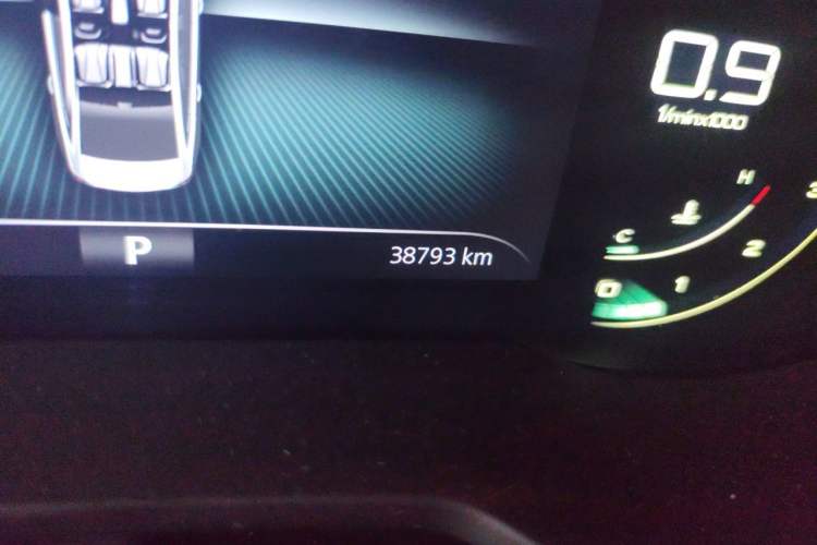 Used Roewe i5 2020 1.5L Automatic 4G Connect Luxury Flagship Edition Odometer Close Up