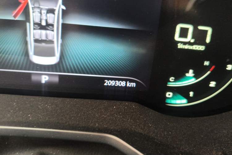 Used Roewe i5 2020 1.5L Automatic 4G Connect Luxury Flagship Edition Odometer Close Up