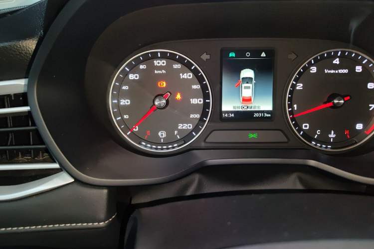 Used Roewe i5 2020 1.5L Manual 4G Connect Luxury Edition Odometer Close Up