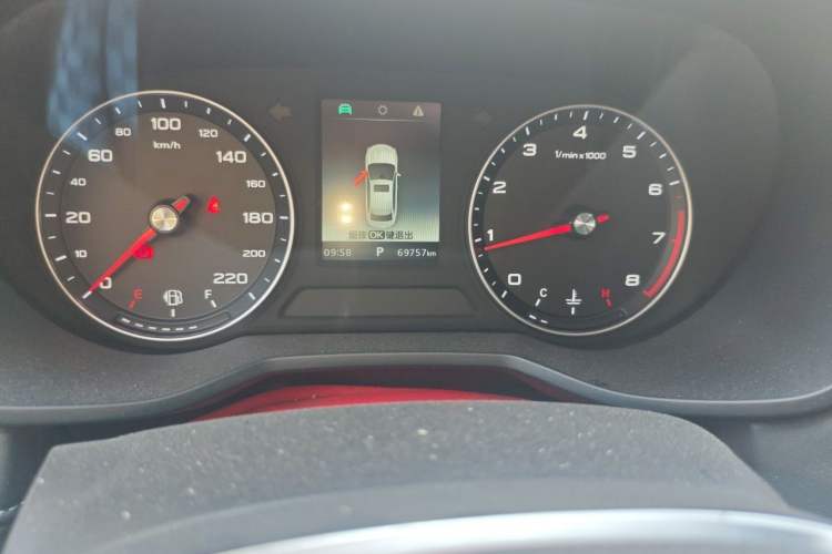 Used Roewe i5 2020 1.5L Automatic 4G Connected Linghao Edition Odometer Close Up