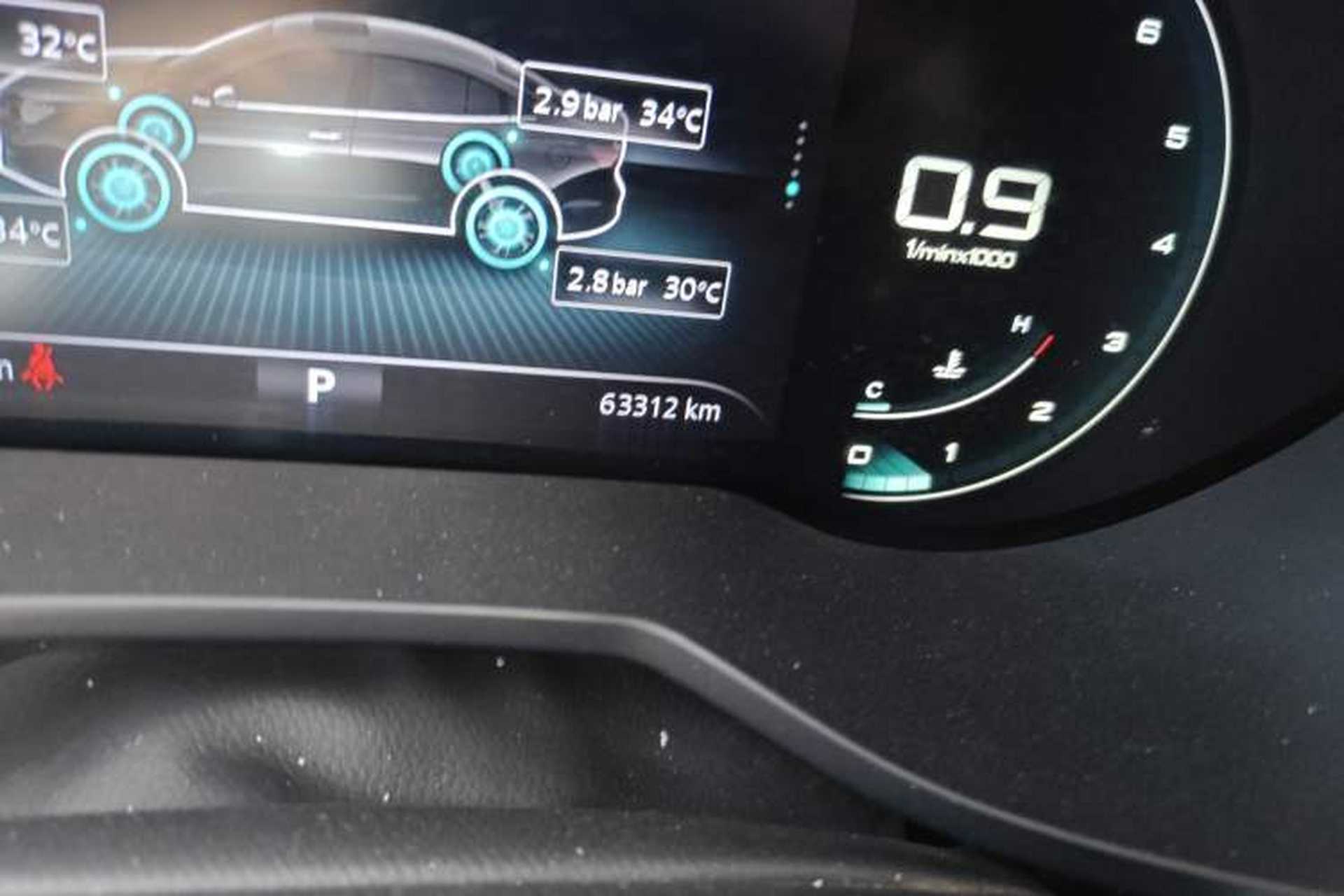 Used Roewe i5 2020 1.5L Automatic 4G Connect Luxury Flagship Edition Odometer Close Up