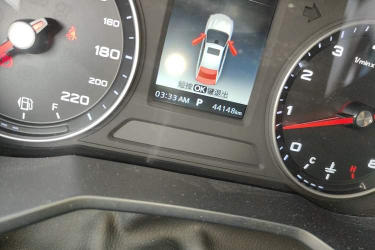 Used Roewe i5 2020 1.5L Automatic 4G Connected Linghao Edition Odometer Close Up