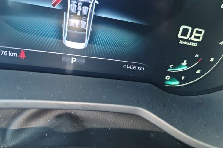 Used Roewe i5 2020 1.5L Automatic 4G Connect Luxury Flagship Edition Odometer Close Up