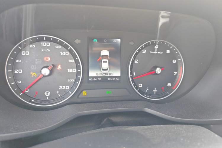 Used Roewe i5 2020 1.5L Manual 4G Connect Leehao Flagship Edition Odometer Close Up