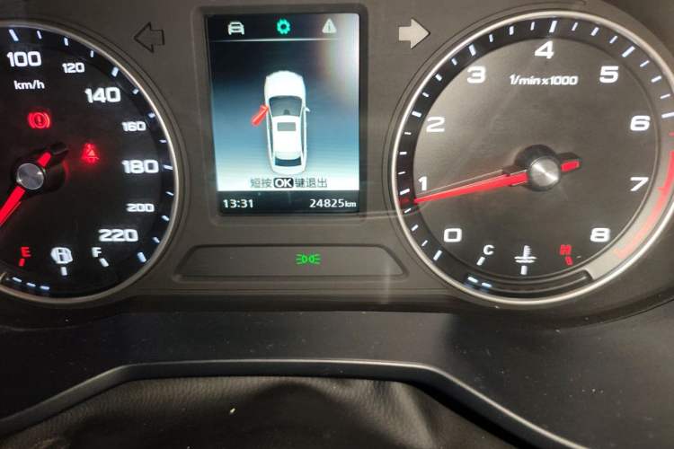 Used Roewe i5 2020 1.5L Manual 4G Connect Leehao Flagship Edition Odometer Close Up