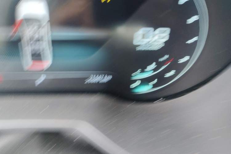 Used Roewe i5 2020 1.5L Automatic 4G Connect Luxury Flagship Edition Odometer Close Up