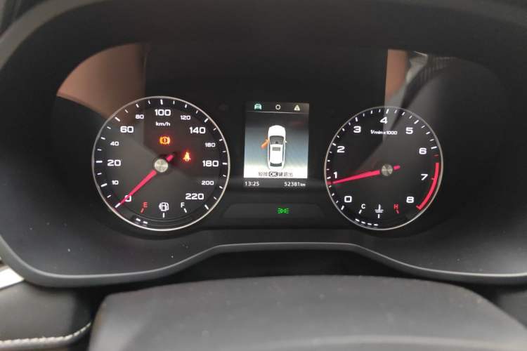 Used Roewe i5 2020 1.5L Manual 4G Connect Leehao Flagship Edition Odometer Close Up