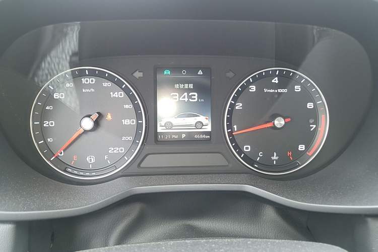 Used Roewe i5 2020 1.5L Automatic 4G Connected Linghao Edition Odometer Close Up