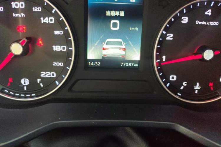 Used Roewe i5 2020 1.5L Manual 4G Connect Luxury Edition Odometer Close Up