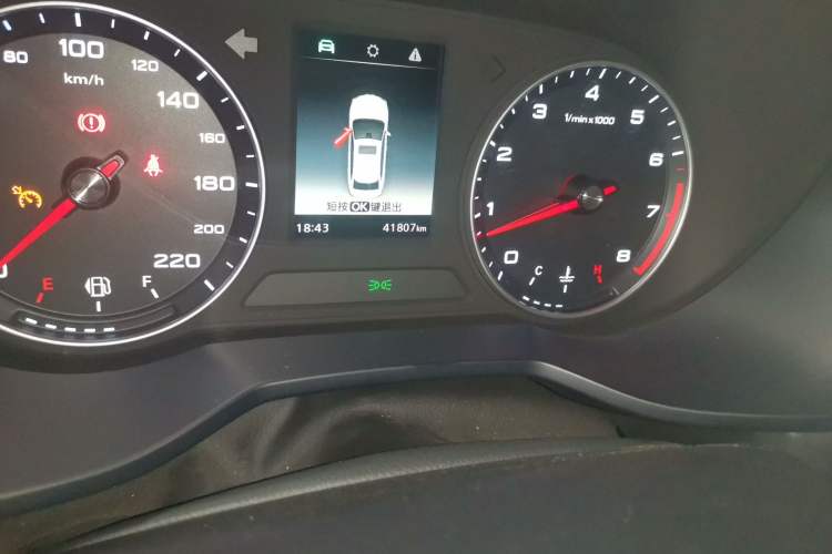 Used Roewe i5 2020 1.5L Manual 4G Connect Leehao Flagship Edition Odometer Close Up