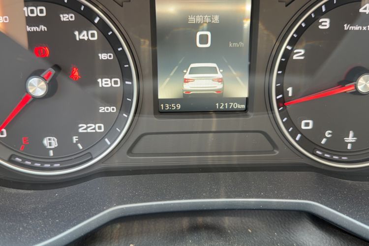 Used Roewe i5 2020 1.5L Manual 4G Connect Leehao Flagship Edition Odometer Close Up