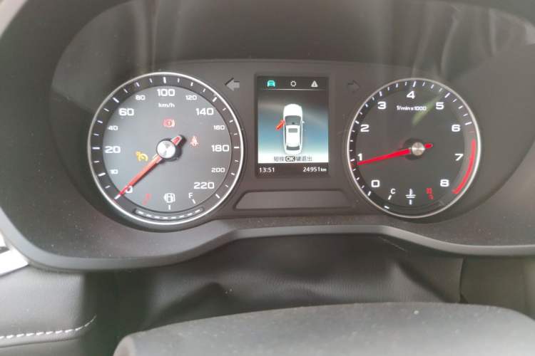 Used Roewe i5 2020 1.5L Manual 4G Connect Leehao Flagship Edition Odometer Close Up