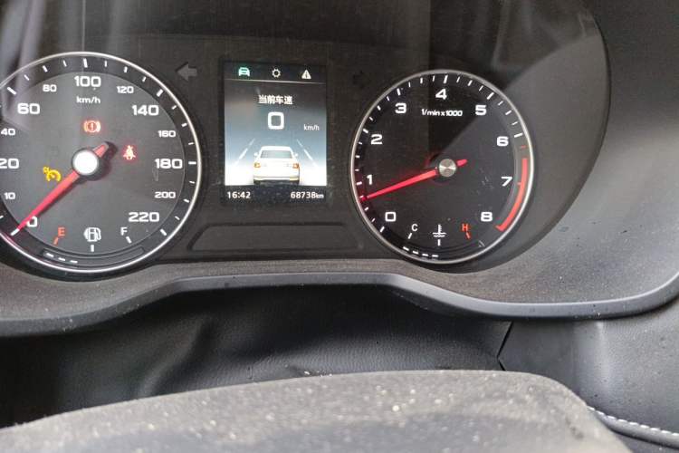 Used Roewe i5 2020 1.5L Manual 4G Connect Leehao Flagship Edition Odometer Close Up