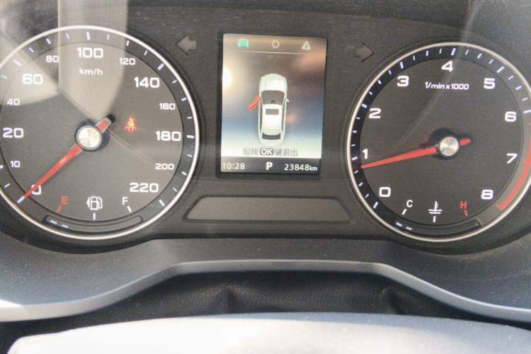 Used Roewe i5 2020 1.5L Automatic 4G Connected Linghao Edition Odometer Close Up