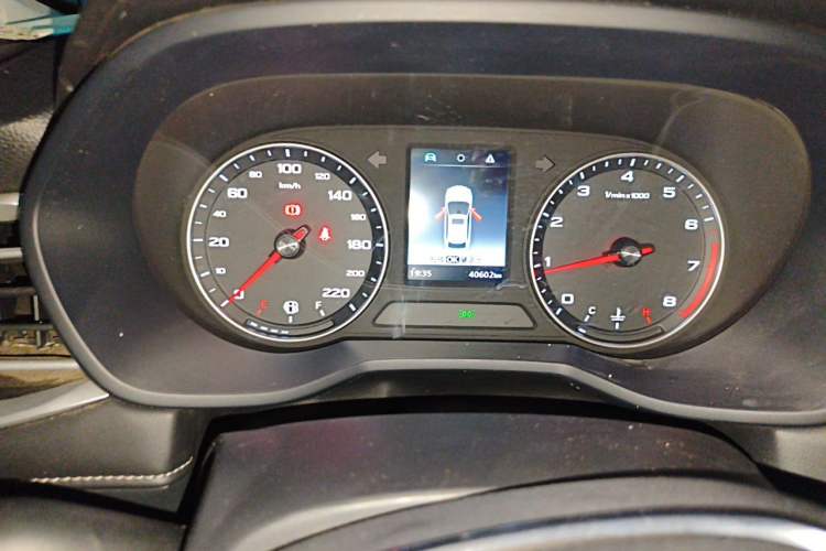 Used Roewe i5 2020 1.5L Manual 4G Connect Luxury Edition Odometer Close Up