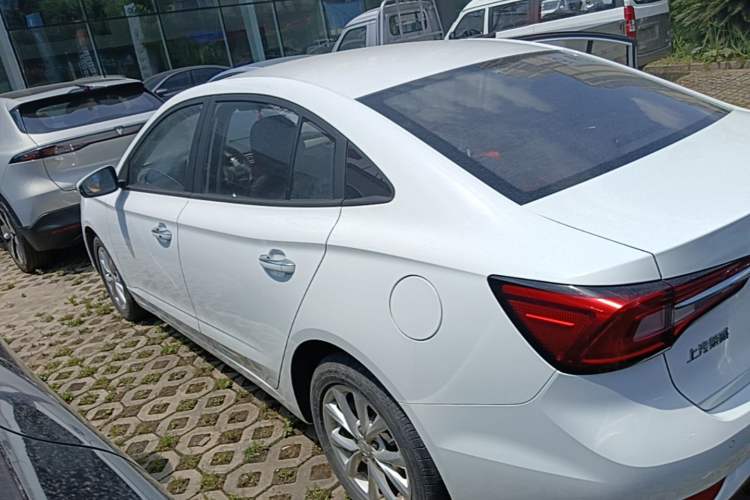 Used Roewe i5 2020 1.5L Manual 4G Connect Luxury Edition Rear Left 45 Deg