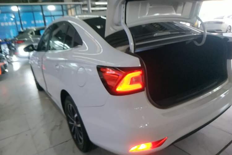 Used Roewe i5 2020 1.5L Automatic 4G Connect Luxury Flagship Edition Rear Left 45 Deg