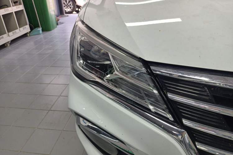 Used Roewe i5 2020 1.5L Automatic 4G Connect Luxury Flagship Edition Right Front Headlight