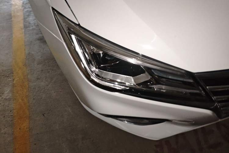 Used Roewe i5 2020 1.5L Automatic 4G Connect Luxury Flagship Edition Right Front Headlight