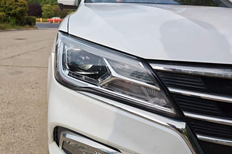 Used Roewe i5 2020 1.5L Automatic 4G Connect Luxury Flagship Edition Right Front Headlight