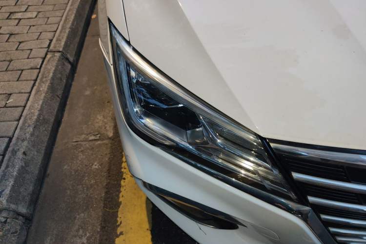Used Roewe i5 2020 1.5L Automatic 4G Connect Luxury Flagship Edition Right Front Headlight
