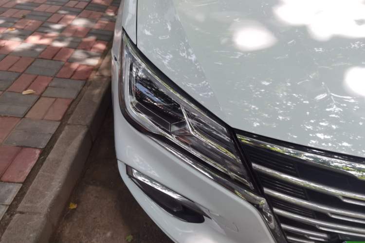 Used Roewe i5 2020 1.5L Automatic 4G Connect Luxury Flagship Edition Right Front Headlight