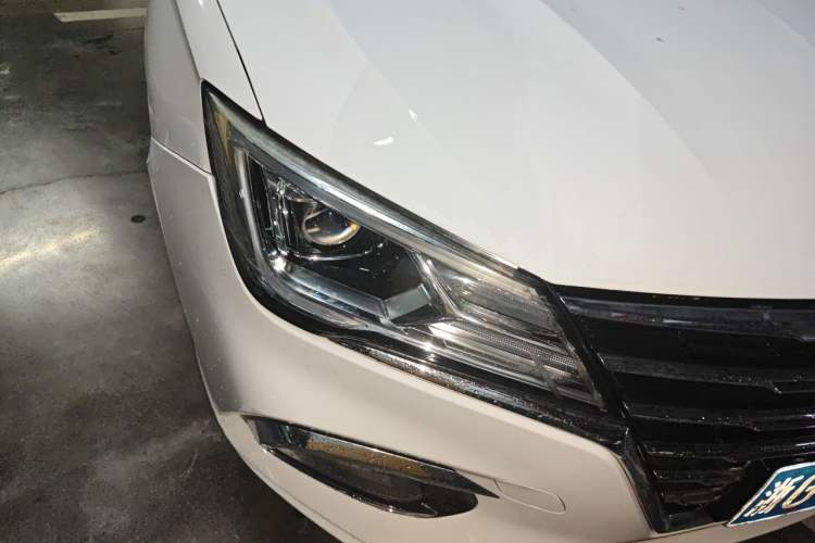 Used Roewe i5 2020 1.5L Automatic 4G Connect Luxury Flagship Edition Right Front Headlight