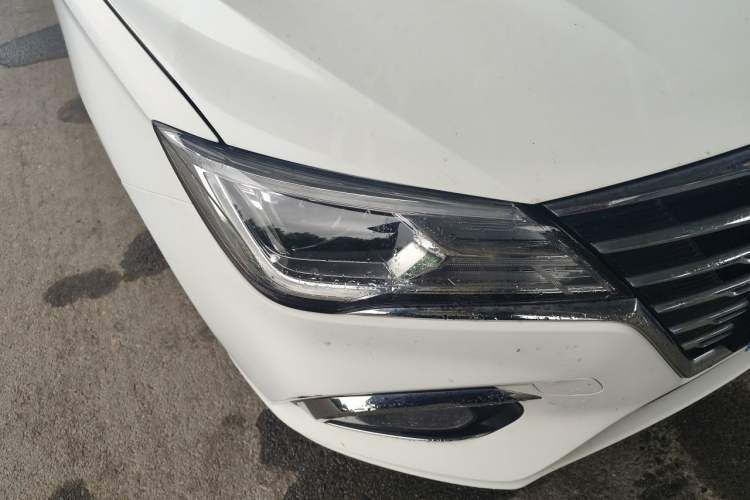 Used Roewe i5 2020 1.5L Automatic 4G Connect Luxury Flagship Edition Right Front Headlight