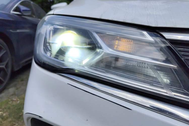 Used Roewe i5 2020 1.5L Manual 4G Connect Luxury Edition Right Front Headlight