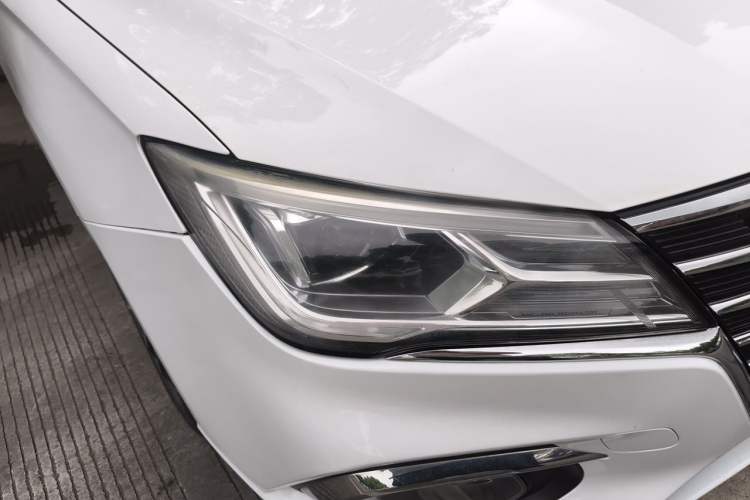 Used Roewe i5 2020 1.5L Automatic 4G Connect Luxury Flagship Edition Right Front Headlight