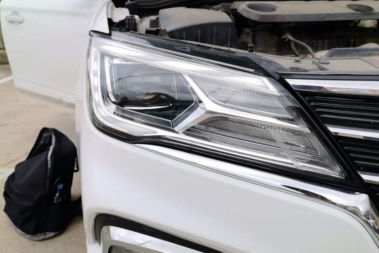 Used Roewe i5 2020 1.5L Automatic 4G Connect Luxury Flagship Edition Right Front Headlight
