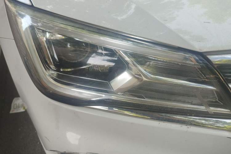 Used Roewe i5 2020 1.5L Automatic 4G Connect Luxury Flagship Edition Right Front Headlight