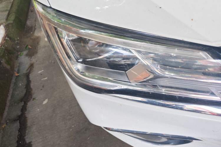 Used Roewe i5 2020 1.5L Automatic 4G Connected Linghao Edition Right Front Headlight