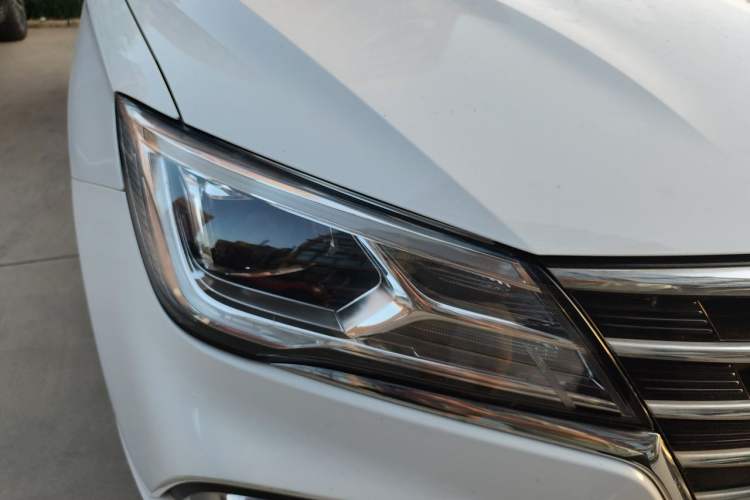 Used Roewe i5 2020 1.5L Manual 4G Connect Luxury Edition Right Front Headlight