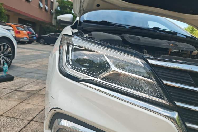 Used Roewe i5 2020 1.5L Automatic 4G Connect Luxury Flagship Edition Right Front Headlight